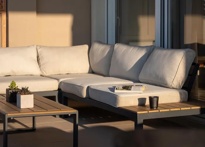 Zuzu Riviera Living 펜션 *